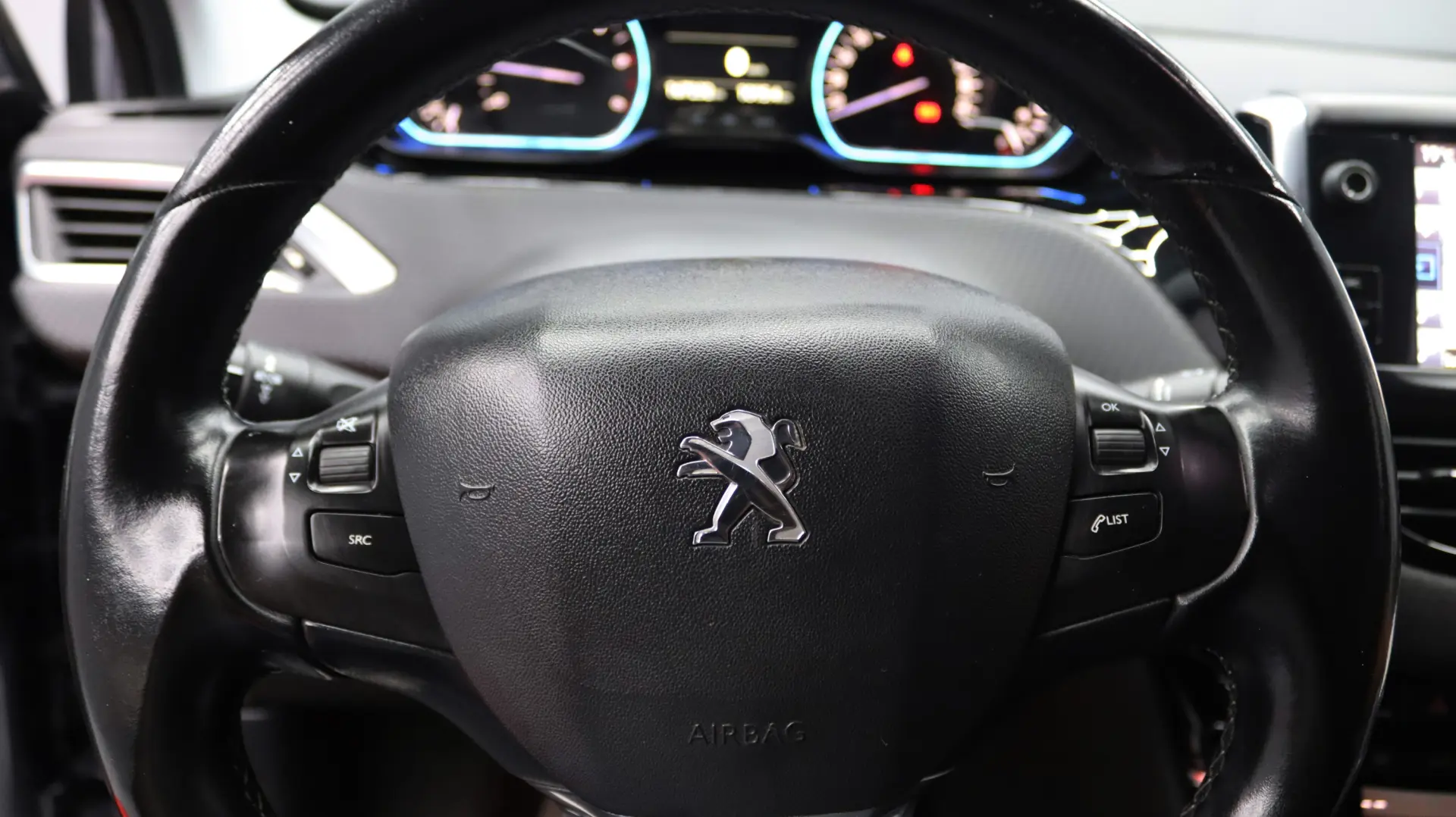 Peugeot 2008 1.6 BlueHDi Allure 11