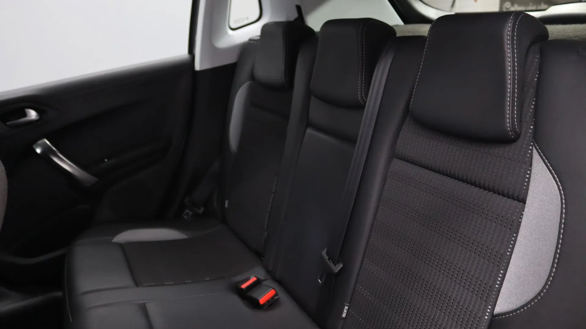Peugeot 2008 1.6 BlueHDi Allure 19