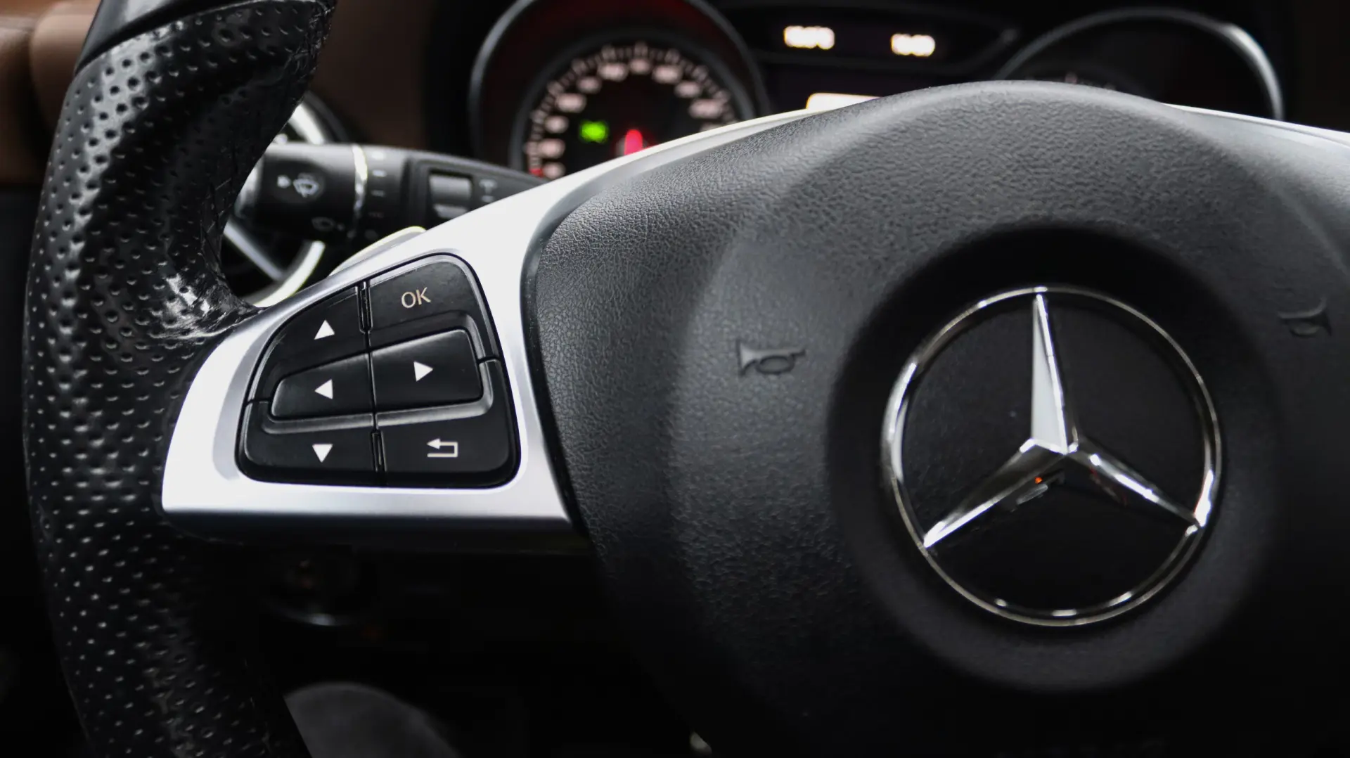 Mercedes-Benz CLA 220 d Shooting Brake AMG Line Aut. 12