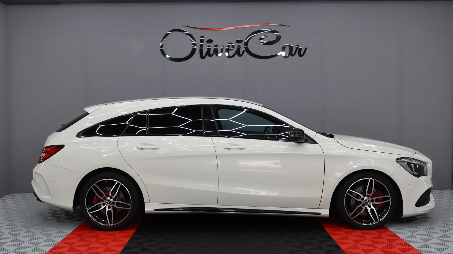 Mercedes-Benz CLA 220 d Shooting Brake AMG Line Aut. 2