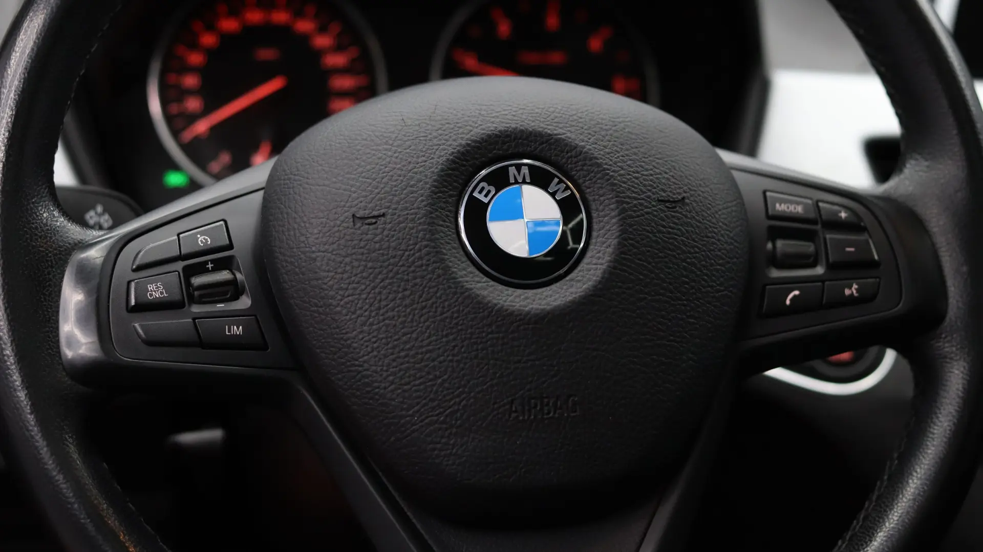 BMW X1 18 d sDrive Auto 12