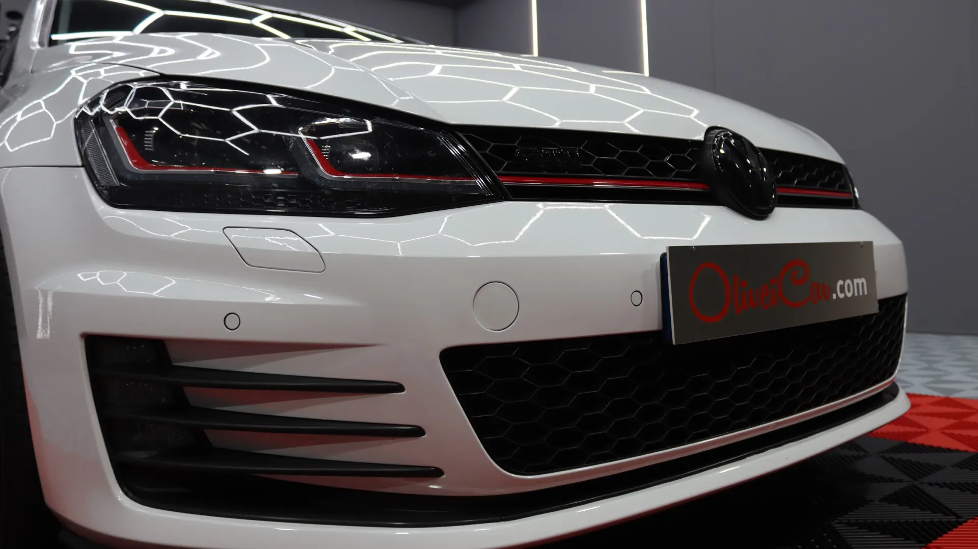 Volkswagen Golf 1.6 TDi R-Line 4