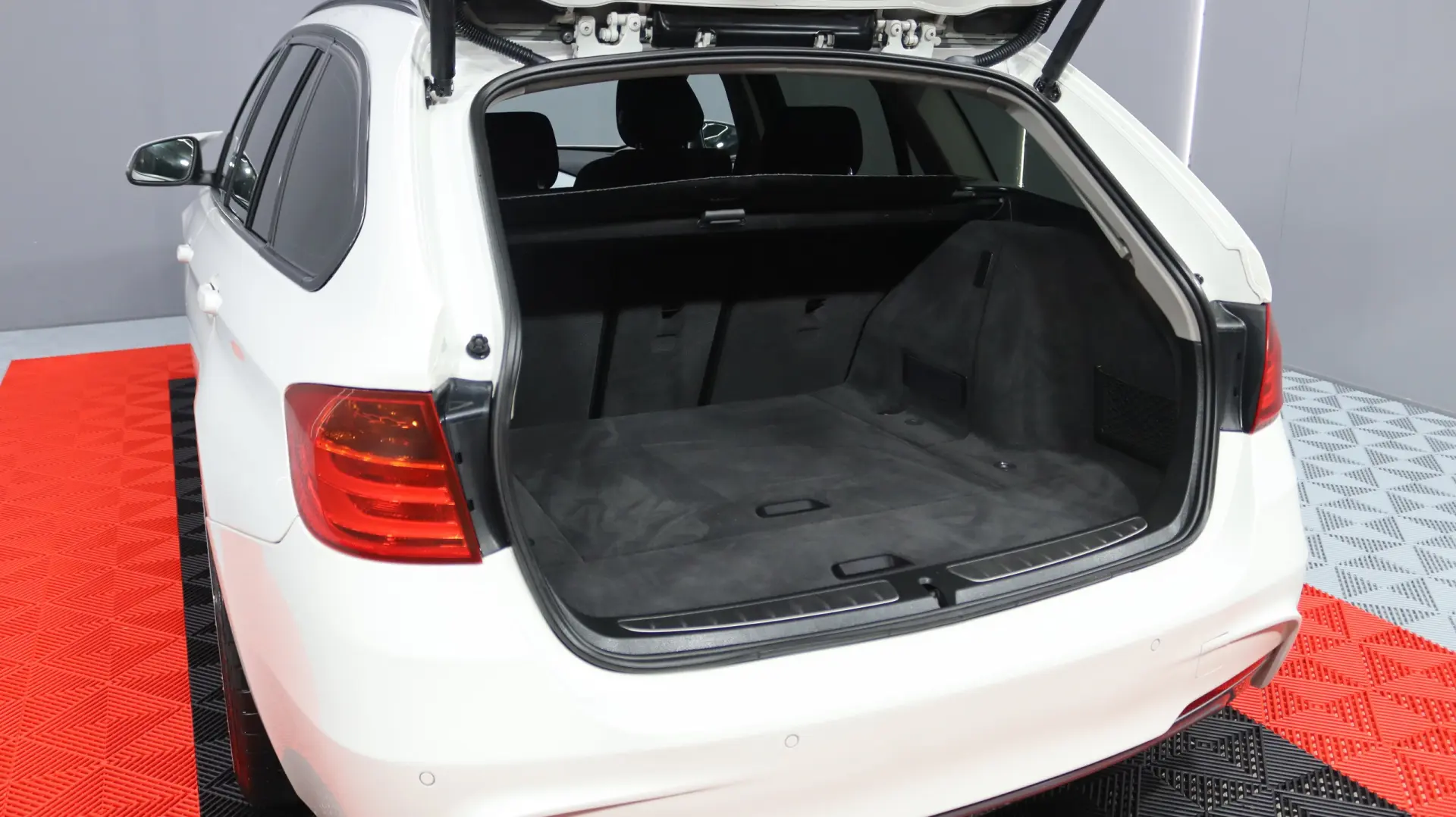 BMW 320 d EfficientDynamics Line Sport Auto 5