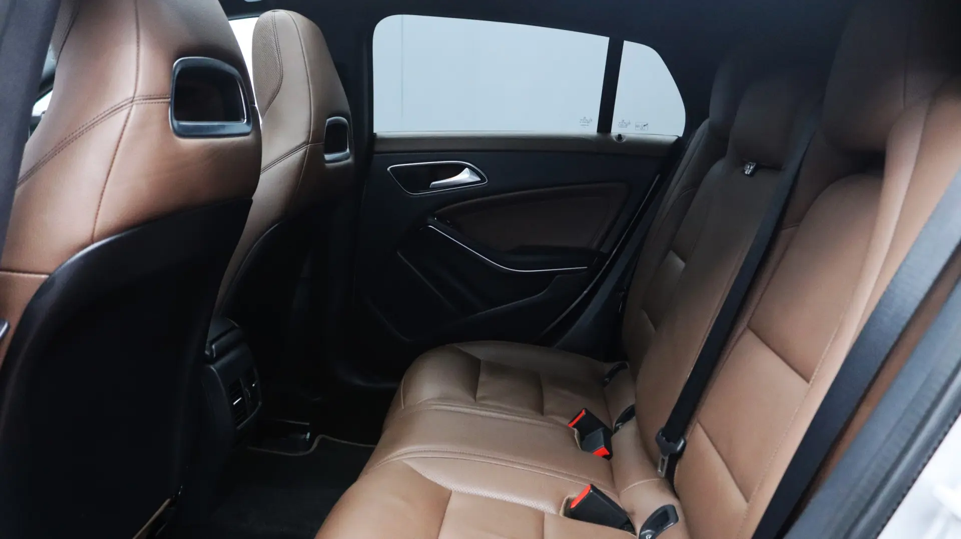 Mercedes-Benz CLA 220 d Shooting Brake AMG Line Aut. 20