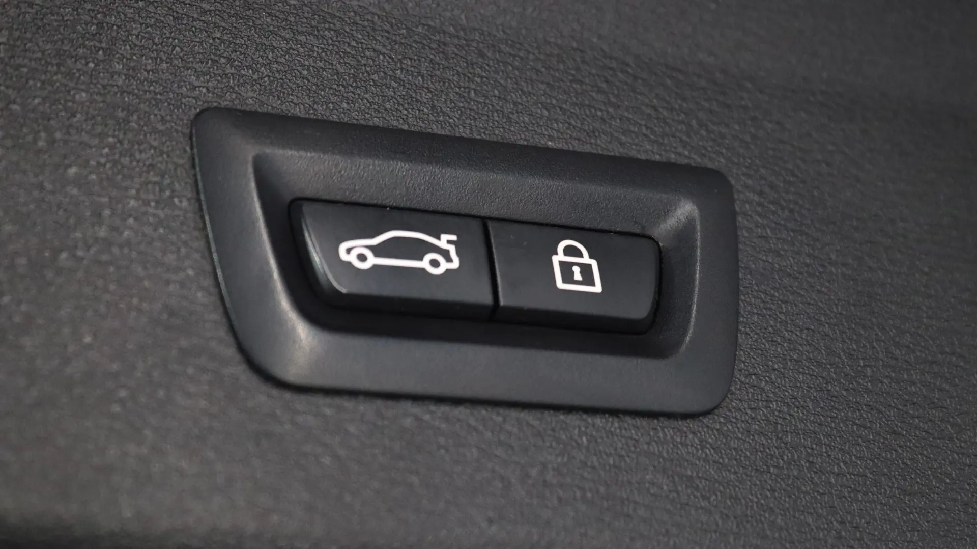 BMW X1 18 d sDrive Auto 10