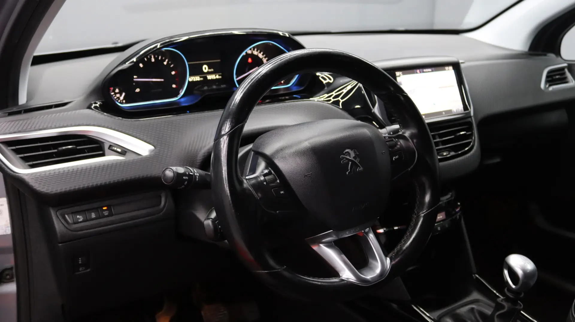 Peugeot 2008 1.6 BlueHDi Allure 9