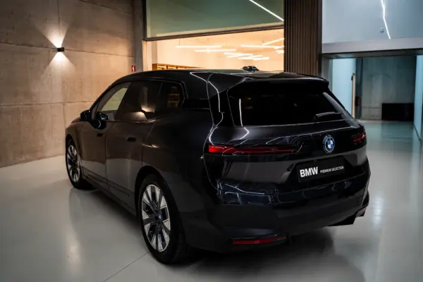 BMW iX xDrive 40 10