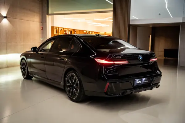 BMW 750 750e xDrive Pack Desportivo M Pro 5
