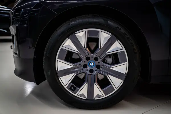 BMW iX xDrive 40 4