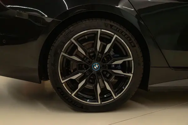 BMW i4 M50 Gran Coupe 8