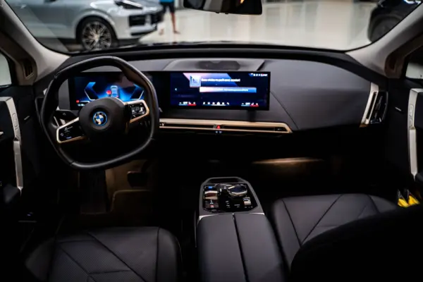 BMW iX xDrive 40 12