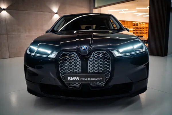 BMW iX xDrive 40 8