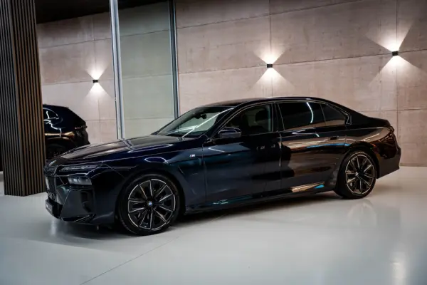 BMW 750 750e xDrive Pack Desportivo M Pro 4