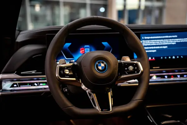 BMW 750 750e xDrive Pack Desportivo M Pro 16