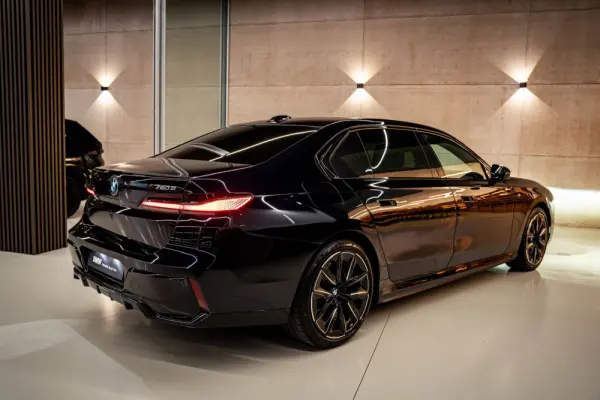 BMW 750 750e xDrive Pack Desportivo M Pro 6