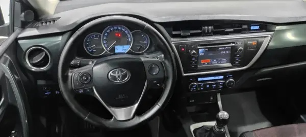 Toyota Auris 1.4 D-4D Com. +P.Techno+P.Sport 25