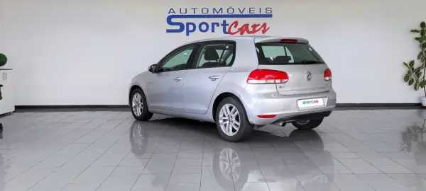 Volkswagen Golf 1.6 TDi Confortline 4