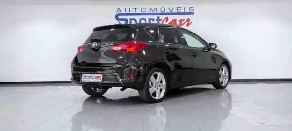Toyota Auris 1.4 D-4D Com. +P.Techno+P.Sport 12