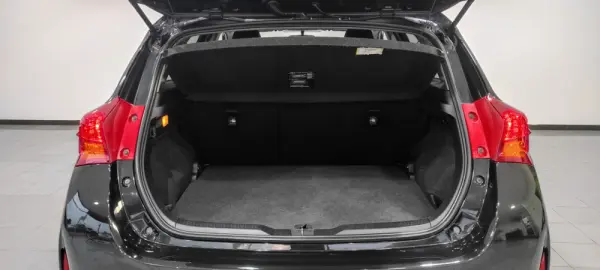 Toyota Auris 1.4 D-4D Com. +P.Techno+P.Sport 19