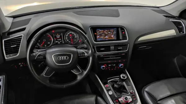 Audi Q5 2.0 TDi Sport 9