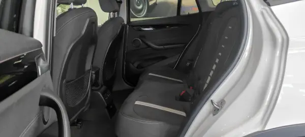 BMW X1 18 d sDrive Line Sport 6