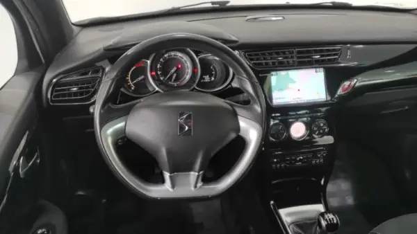 Citroën DS3 1.6 HDi Airdream So Chic 24
