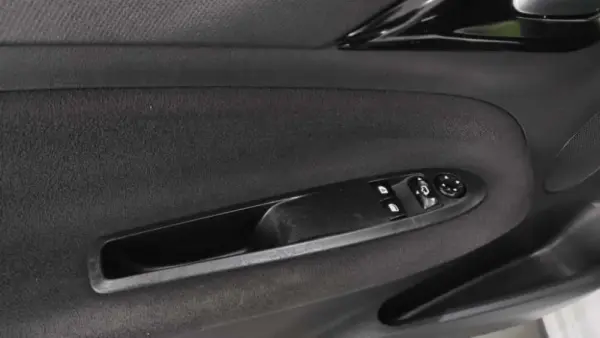 Citroën DS3 1.6 HDi Airdream So Chic 26