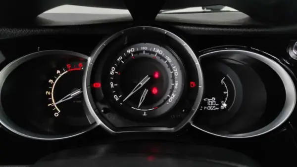 Citroën DS3 1.6 HDi Airdream So Chic 27