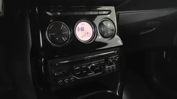 Citroën DS3 1.6 HDi Airdream So Chic 32