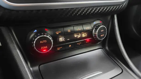 Mercedes-Benz A 200 CDi BE AMG Line Aut. 32