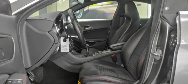 Mercedes-Benz CLA 180 CDi AMG Line 17