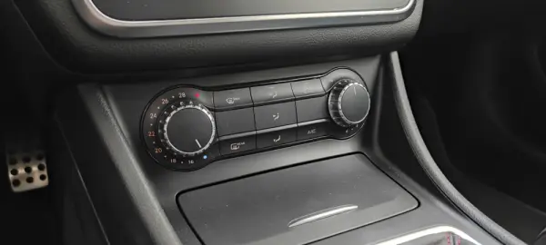 Mercedes-Benz CLA 180 CDi AMG Line 31