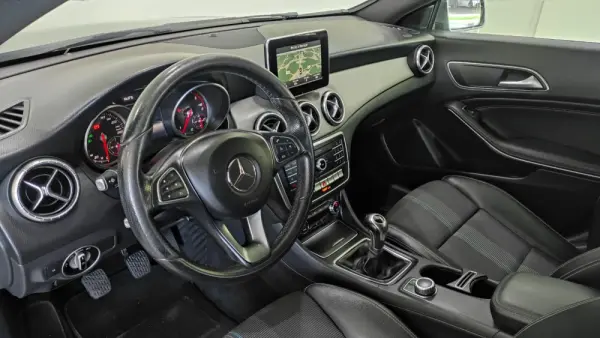 Mercedes-Benz CLA 200 d Shooting Brake AMG Line 5