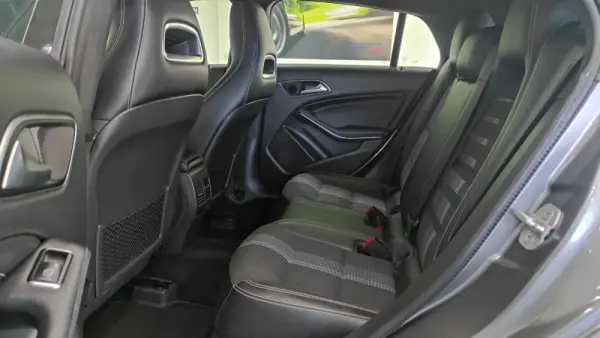 Mercedes-Benz CLA 200 d Shooting Brake AMG Line 6