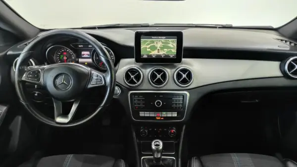 Mercedes-Benz CLA 200 d Shooting Brake AMG Line 8