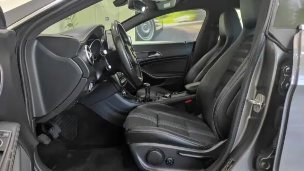 Mercedes-Benz CLA 200 d Shooting Brake AMG Line 16