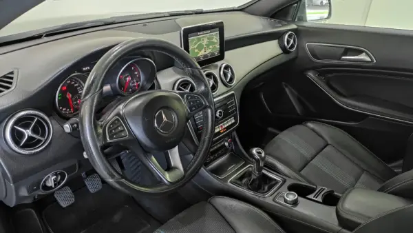 Mercedes-Benz CLA 200 d Shooting Brake AMG Line 17