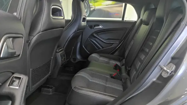 Mercedes-Benz CLA 200 d Shooting Brake AMG Line 18