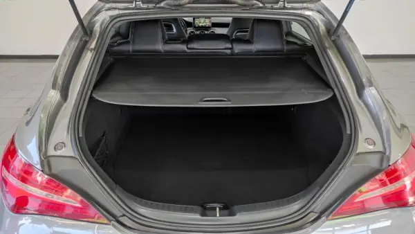 Mercedes-Benz CLA 200 d Shooting Brake AMG Line 19