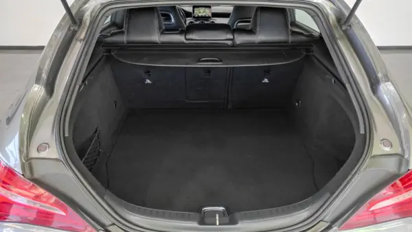 Mercedes-Benz CLA 200 d Shooting Brake AMG Line 20
