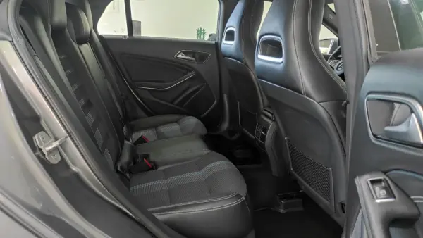 Mercedes-Benz CLA 200 d Shooting Brake AMG Line 21