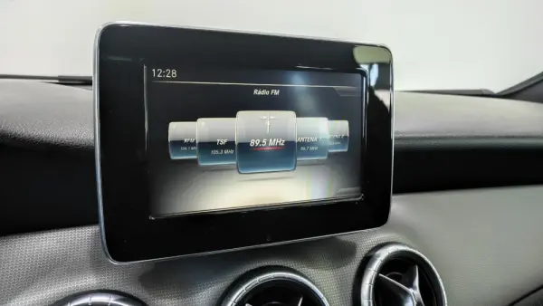 Mercedes-Benz CLA 200 d Shooting Brake AMG Line 32