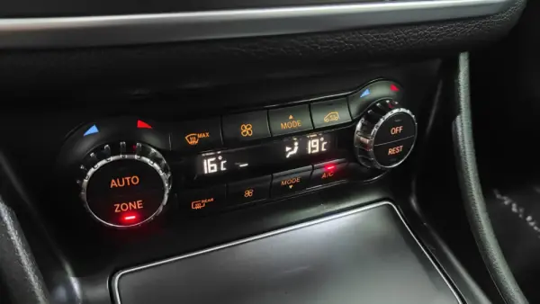 Mercedes-Benz CLA 200 d Shooting Brake AMG Line 34