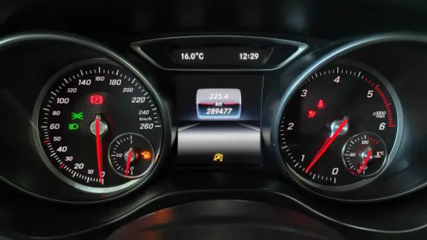 Mercedes-Benz CLA 200 d Shooting Brake AMG Line 38