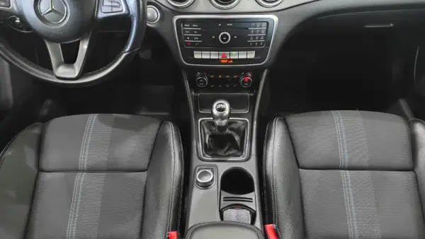 Mercedes-Benz CLA 200 d Shooting Brake AMG Line 37