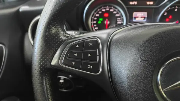 Mercedes-Benz CLA 200 d Shooting Brake AMG Line 39