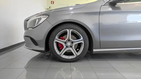 Mercedes-Benz CLA 200 d Shooting Brake AMG Line 47