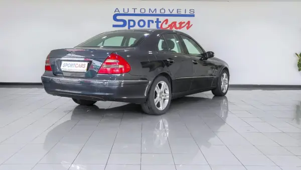 Mercedes-Benz E 220 CDi Avantgarde Aut. 2