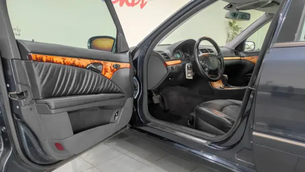 Mercedes-Benz E 220 CDi Avantgarde Aut. 15