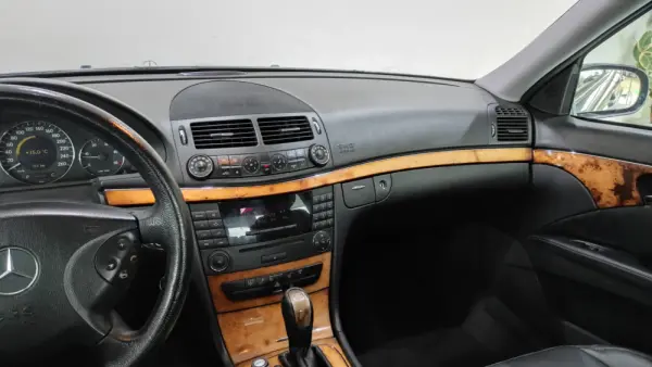 Mercedes-Benz E 220 CDi Avantgarde Aut. 26